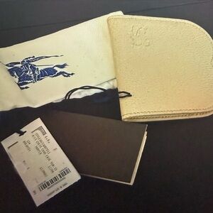 Burberry, NWTS  Cream Leather Wallet and Card Holder, with dustcover, unisex